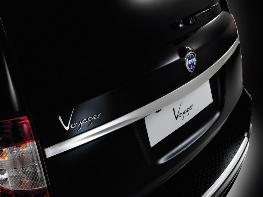  Lancia Voyager 2011 года  (фото 4 из 66)